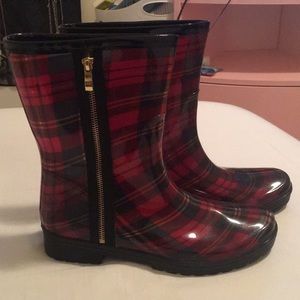 Plaid Rain and Snow Boots with Gold Zipper Detail